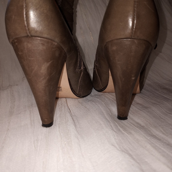 Seychelles Gray Leather Side Bow Booties - Picture 7 of 7